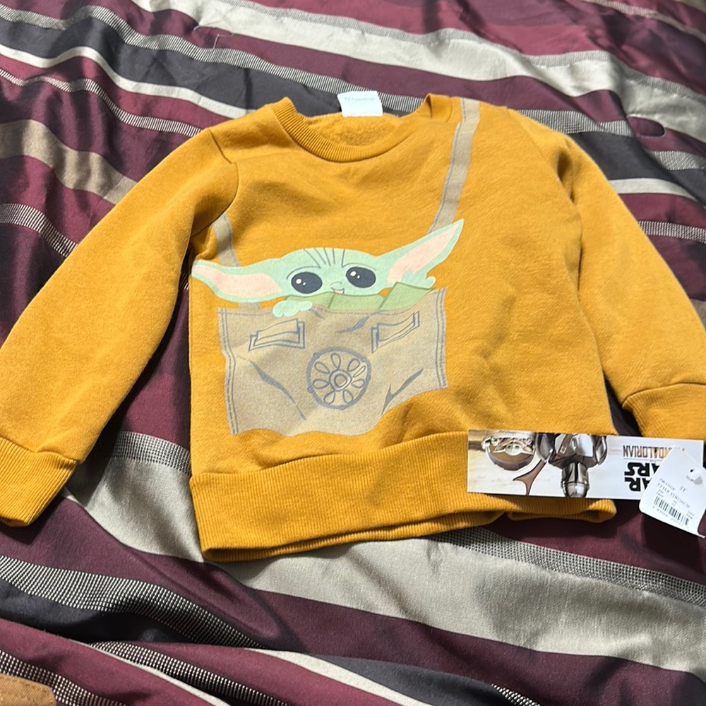 Brand new with tags-Baby Yoda sweatshirt size 5t